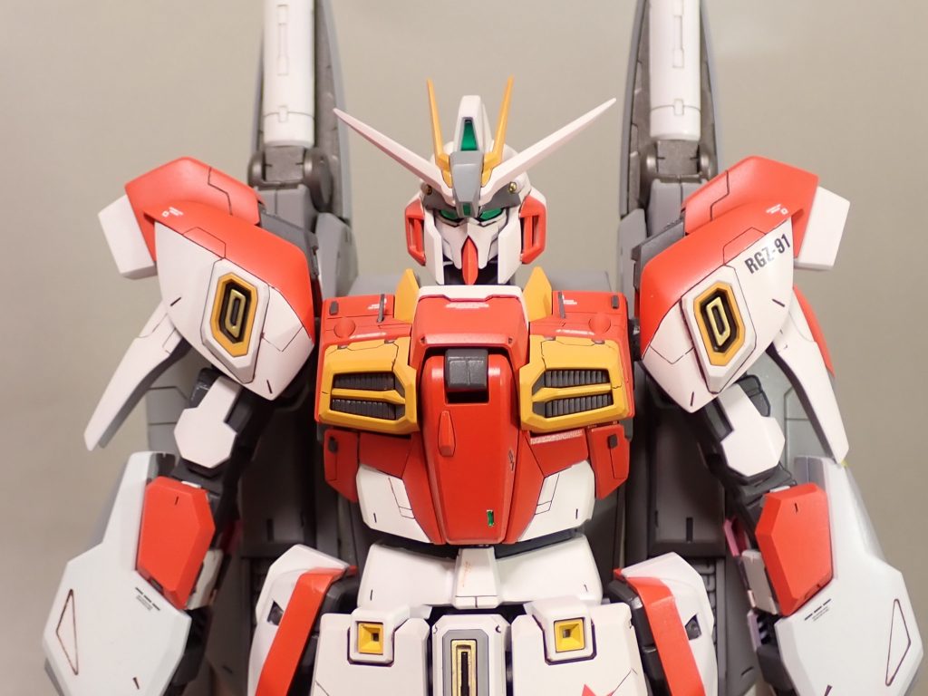 肩はフレームで3mmほど上方へ移動しています。バックパックは上方に5mmほど移動しています。