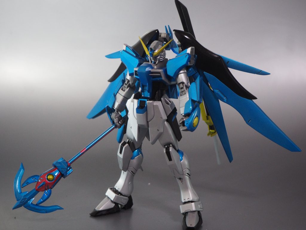デスティニー・コンセイトレイトGBN用に作り上げられたガンプラ。本家のデスティニーからダイバーの戦闘スタイルに合わせた武装に変更されている。