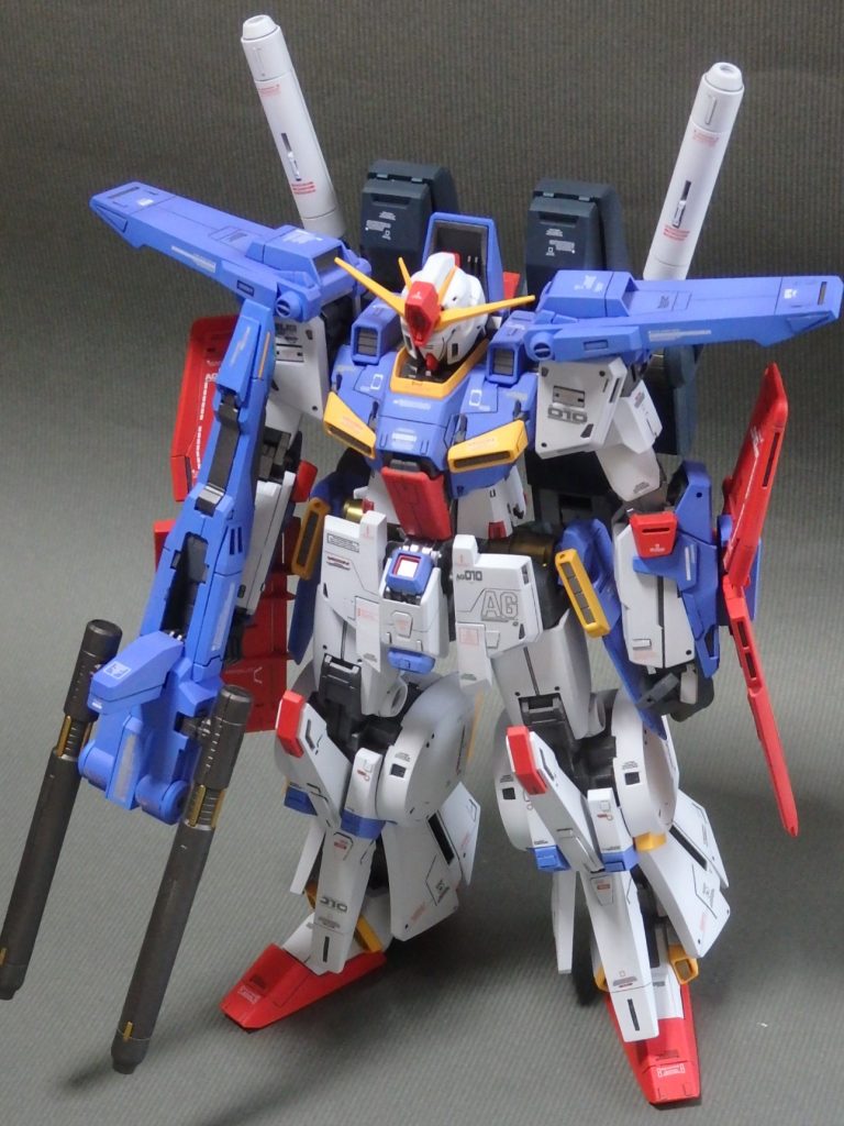 　肩上部と側面は延長とジャンクパーツで　強化ver風に改修　腰アーマ突起部分も延長。上部もしてしまい激しく後悔（笑）　スリッパつま先部　形状も修正。