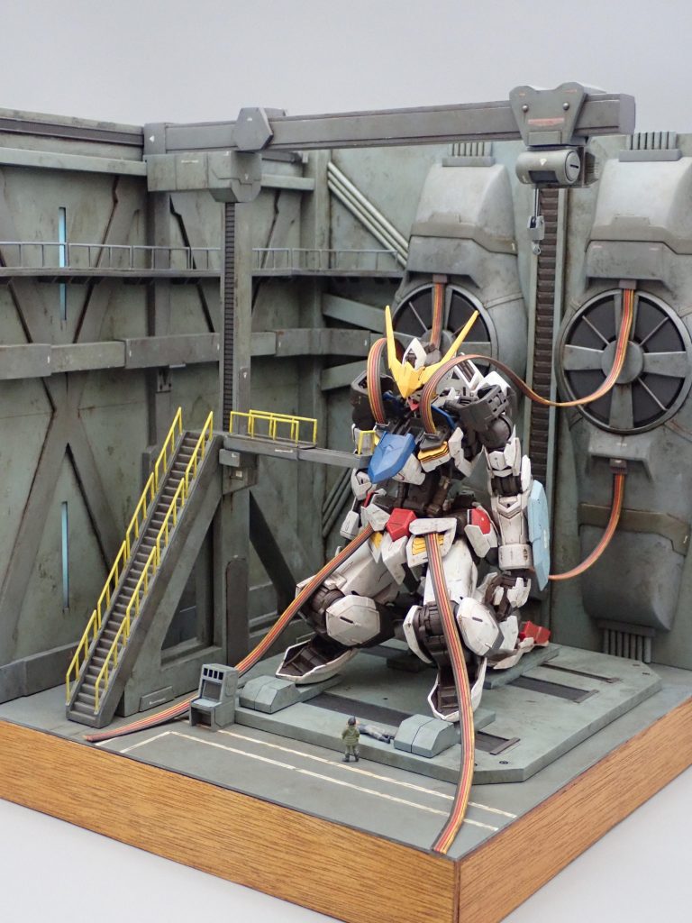 何故このサイズ感なのか、部屋の棚にギリギリ入る大きさなのです。