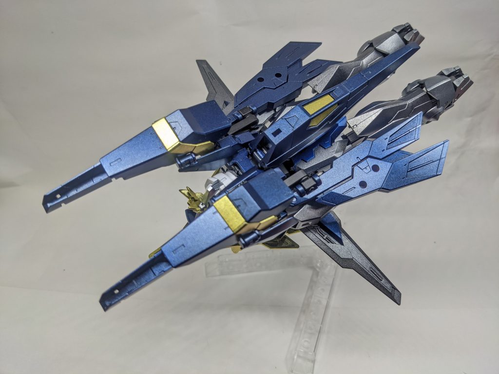 高速飛行形態セイバーガンダムの飛行形態を意識してます機体名は実はセイバーガンダム要素も入ってるんです!