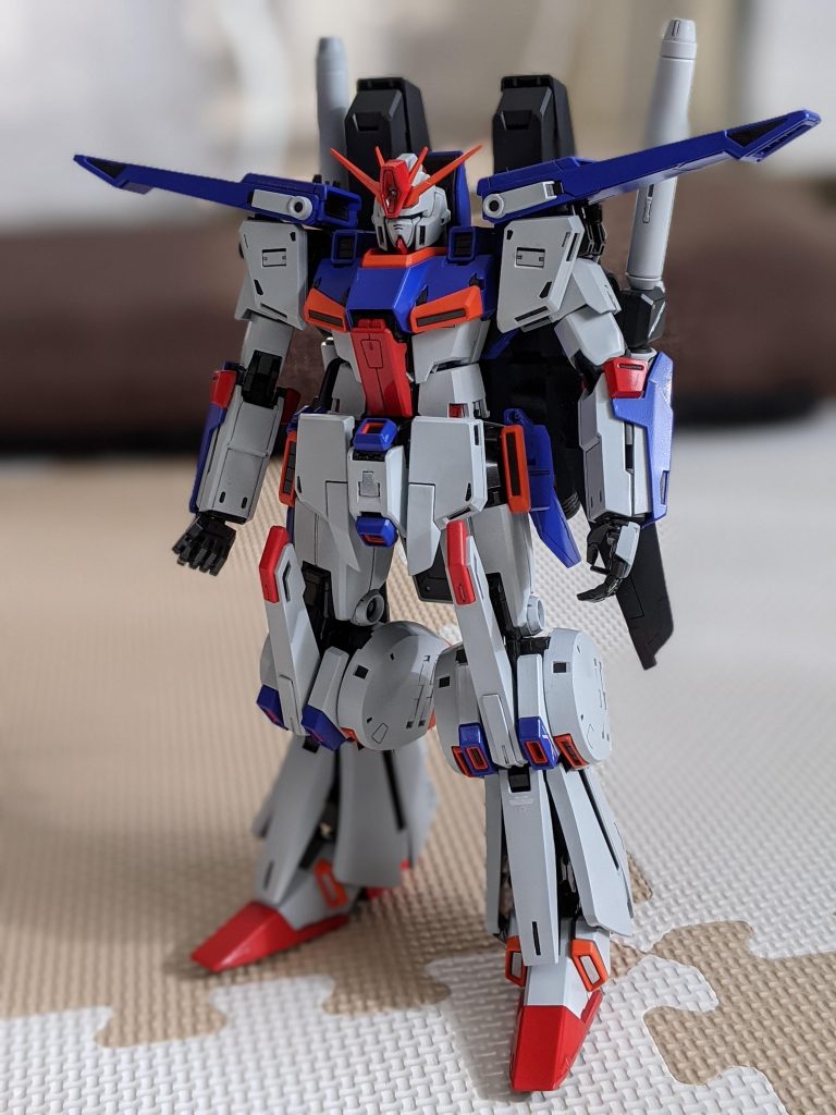 装甲をパージして強化型ZZガンダム状態