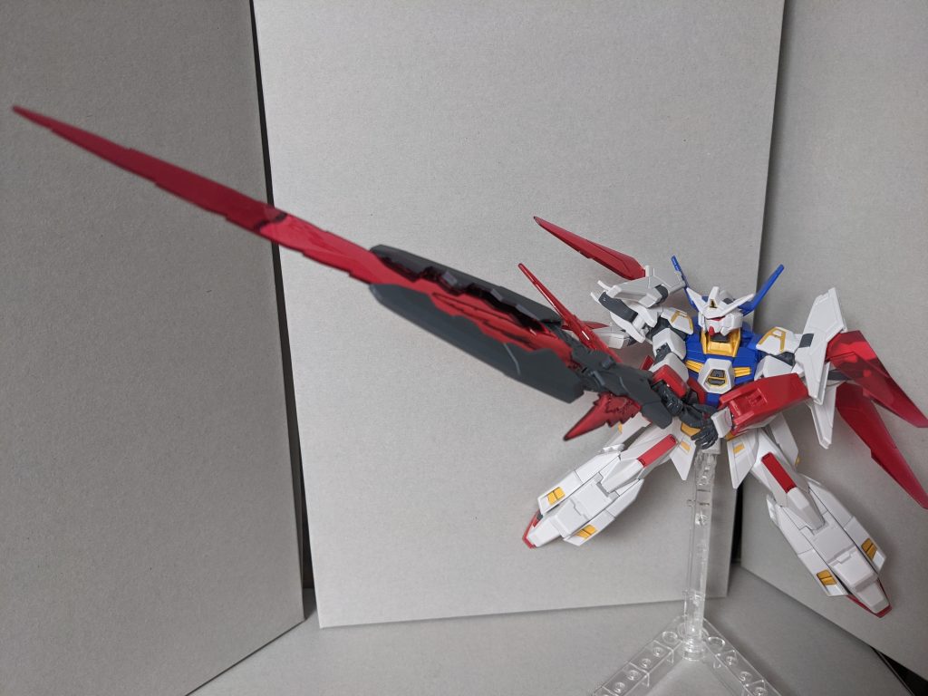 トライスラッシュブレイド大型ビームソード…いい…んだけどリライズはビームが噴出してる？揺らいでる？感じのあるエフェクトが好きなんですかね？わっちは付け根の辺りだけ噴出してる感のあるエフェクトが好きなのでこれはちょっと微妙RGアストレイのビームサーベルとかのが良い…良くない？ 