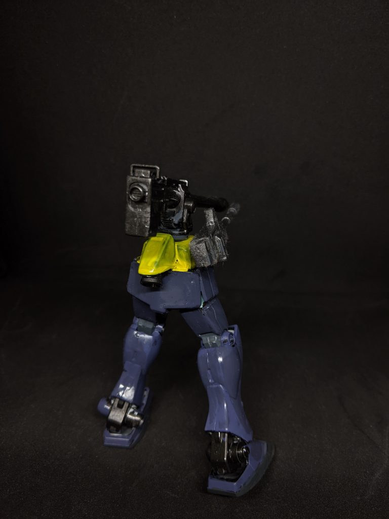 なおモビルフットの最初の起源は、一年戦争最初期にて連邦軍の小隊が、ジムの本格的な生産までの短い繋ぎとして損傷の激しいザクに戦車砲やミサイルポッドを括り付けた急造品で戦った時とされるが一部の懲罰部隊に押し付ける形で一年戦争終盤まで運用し続けていたという噂がある。