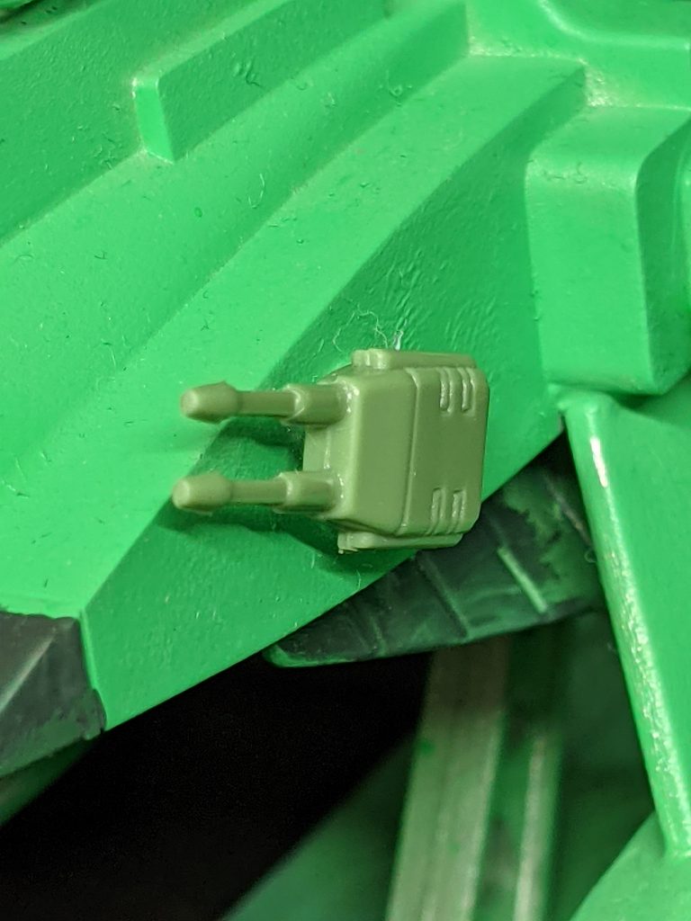 連邦とジオンのパーツを強引に継ぎ接ぎしたため不具合が多く戦闘中に故障するケースもあるが、連邦軍や反連邦組織からの補給により徐々に改善されている。