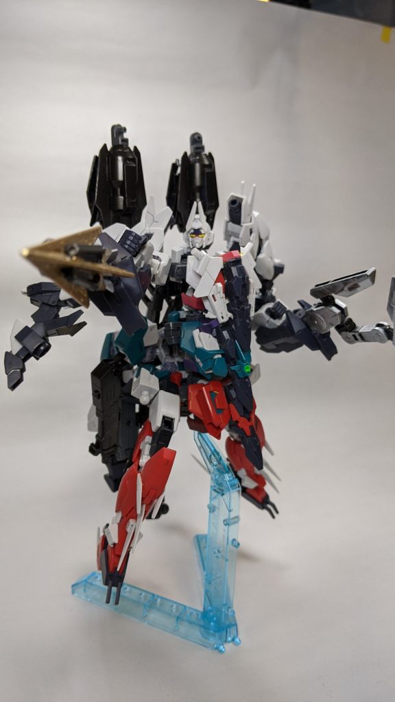 ブレーカドリルはジュピターヴのビームガトリングの発射口を接着、ヴァイスプライヤ（クロー）はジョイントパーツで大型化しています。ちなみに塗装は（面倒なので）武器のみです。「コアチェンジ！ジュピターToヴィーナス！」