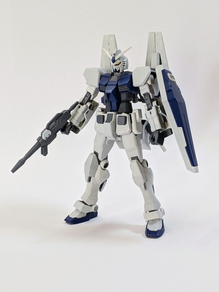 正面。GBNベースガンダムとシグマシスファンネルの設計データを手に入れたGBNプレイヤーが、その拡張性を元に自分用にカスタムしたガンプラ、という設定で作成しました。