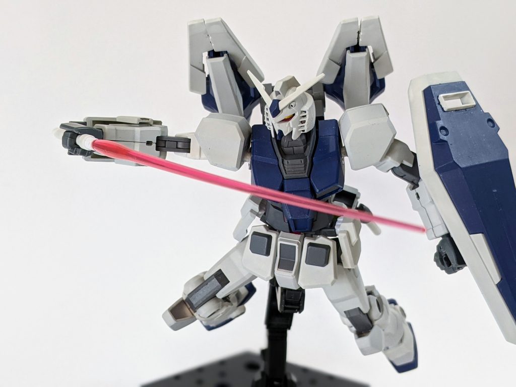 ビームサーベル。シグマシスファンネルの展開射撃時に干渉するので、腰のブースターに接続しました。