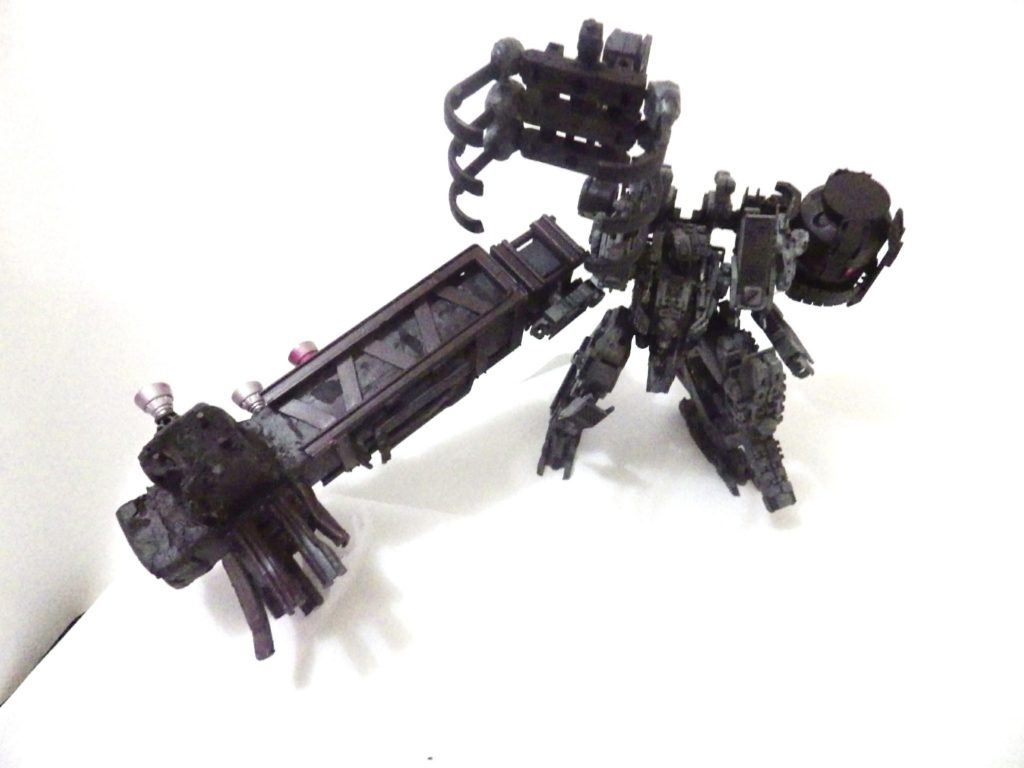 全長約30ｃｍ程OWはバックアップから取り外し可能で、サブアームや武器懸架用サブアームもフル可動