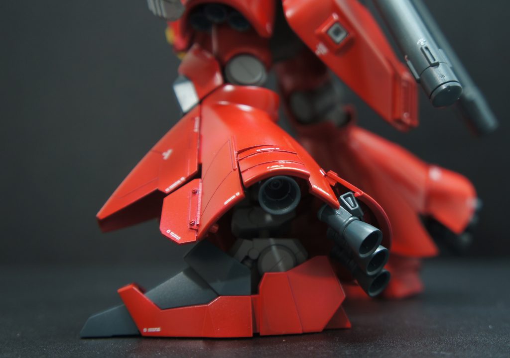 足の装甲スライドはカーバイトで彫りこんで切断内部にバーニアの接続を設けて外装を組み込んであります