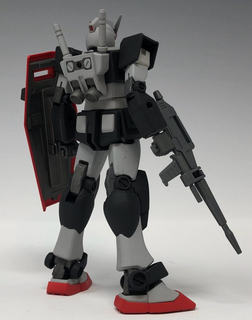 このキットで数少ない色分けが出来ていない後頭部のセンサー。他には頭部バルカンやライフルのスコープ等でしょうか。