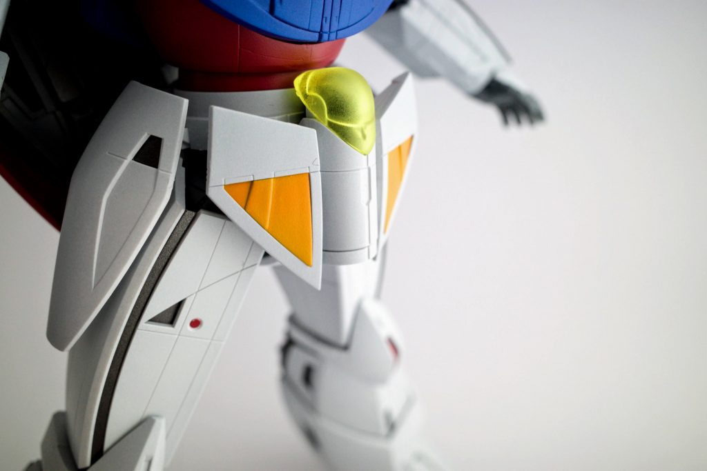 このキットは2005年発売ということですが全く古さを感じず、むしろHGばかり作っていたので感動すらありました。なんというか「余裕」と「深み」が両立しているような感覚です。カメラをAPS-Cからフルサイズセンサーに乗り換えた時の気分です。（今使っているのはGRIIIですが・・・）