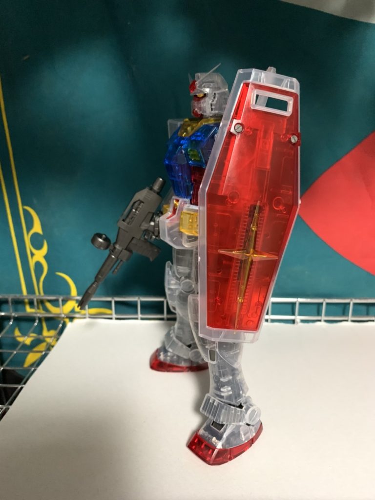 シールドももちろんクリアーで綺麗です。旧キットであった「メカニックモデル」とはまた違ってメカ感が感じられていいです。