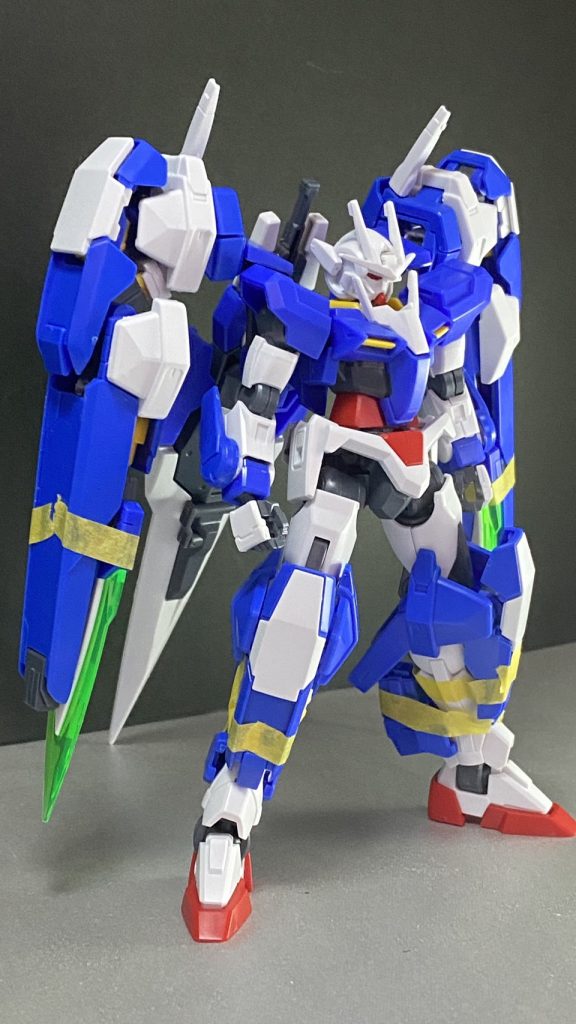 初期段階ではGNバスターソードⅡを背中に背負ってオーライザー寄りにする予定でしたが取り回しが悪かったのでエクシア系の武装に変更しました。