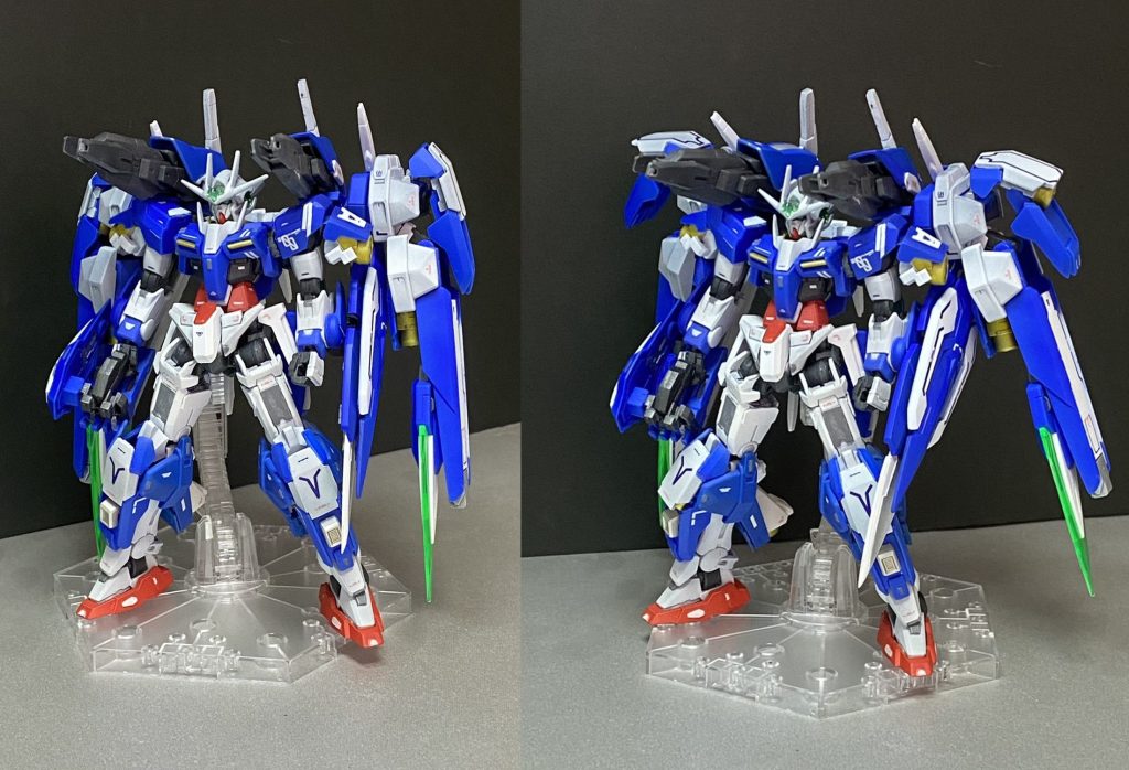 フル装備と粒子全開放モードです全開放中はトランザムみたいに極端に変わらず1.5倍程度の性能向上効果がある上、限界時間が来ても機体の性能は低下しない。追加装備の名称はライザーユニットです。