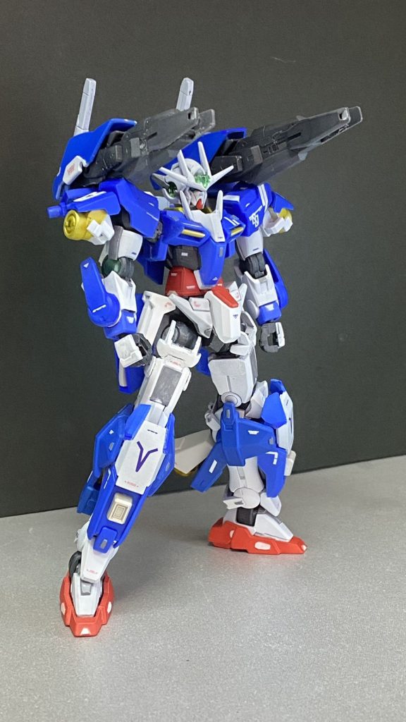 バックパックにリバーシブルを使用しているので反転してGNバスターキャノンを使用可能