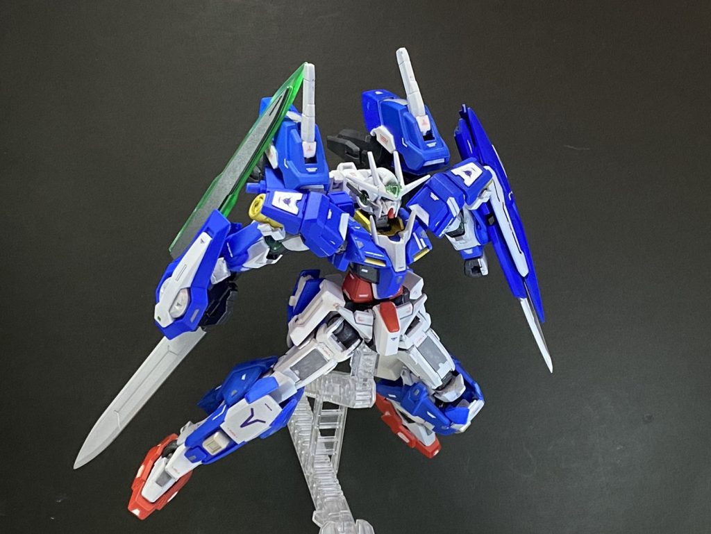 メイン武装のGNセレクトソード抜刀状態です