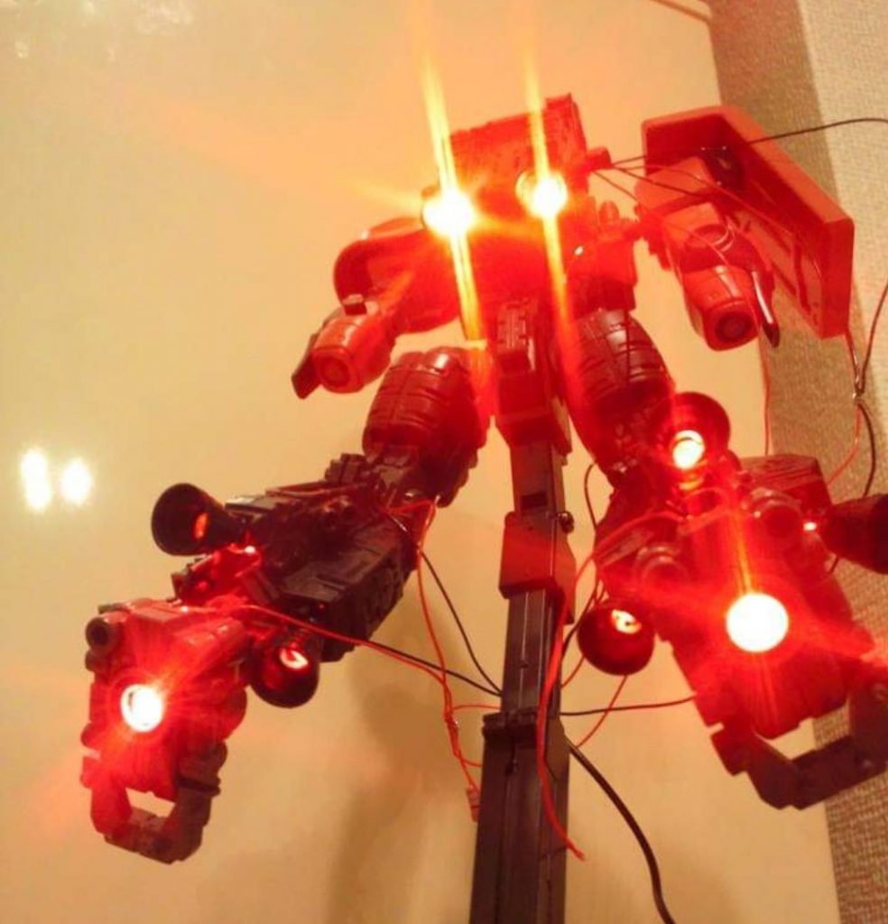 全ての配線を尻に集めてベースの電源に接続