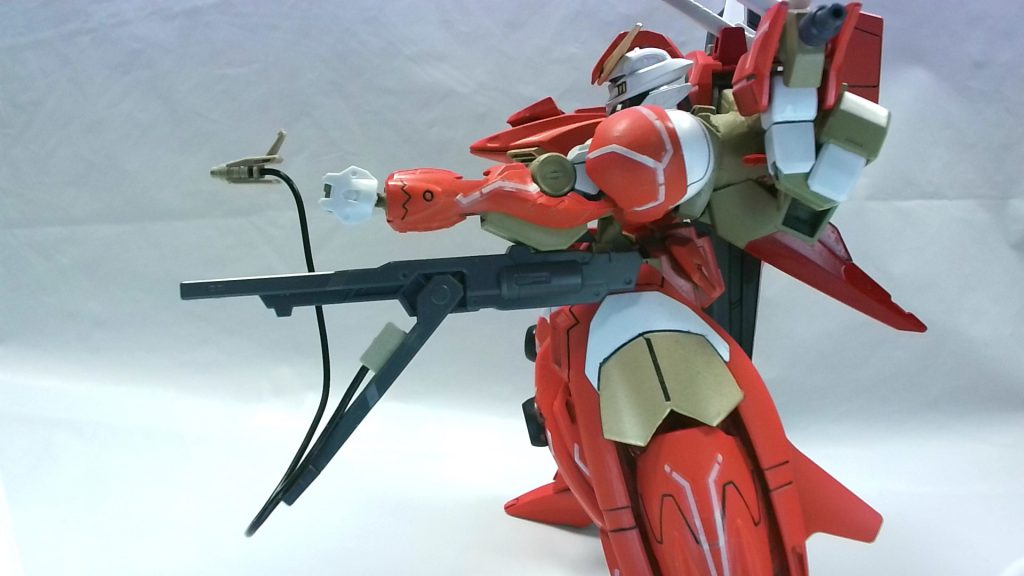 GNメガランチャー用の粒子供給用ケーブルを搭載スローネアインとの連携も可能である。