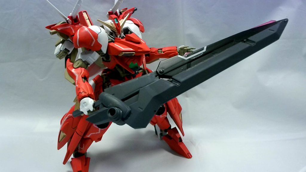 GNバスターソードβTHE バスターソードというものを体現した大型武装。こちらには複合武装ではなく、ただただ巨大な質量で押し切り、ねじ伏せる為の武装である(一番鉄血らしくなった武器)反対面にビーム刃を出せるが用途が限られるため使用されることは少ない
