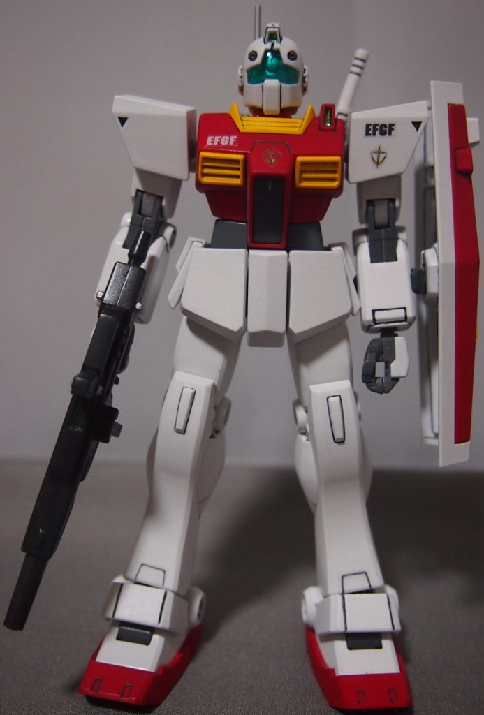 ガンダムMk-Ⅱから借りたビーム・ライフルを装備。