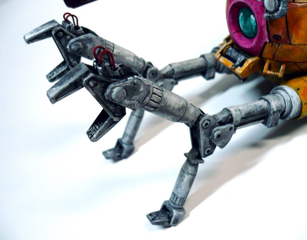 アーム部分を塗るのは…地味に大変でした。