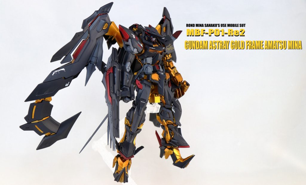 黒の装甲部分はブラックとダークグレーで塗分け、ゴールドの部分はガイアのパールゴールドをベースに自作した混色塗料を使い増した。