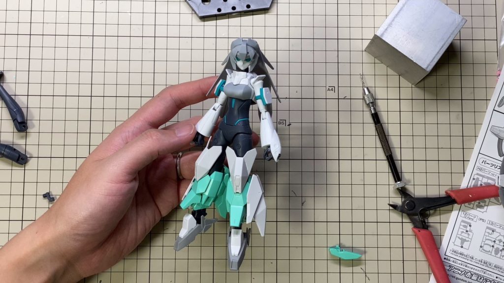 足パーツと塗装で雰囲気を出すことに。