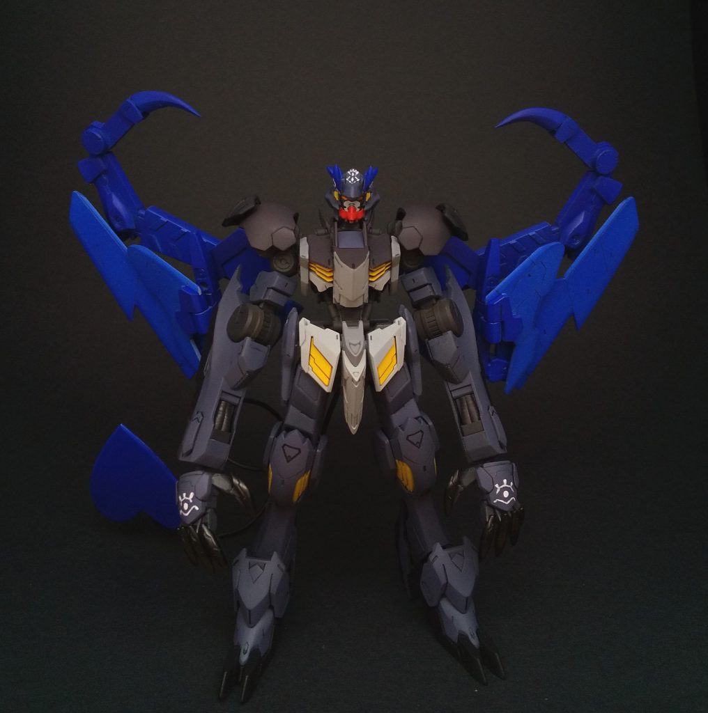 配色についてはでび様に見えるようかなり苦労しました。手足:ガイア エヴァダークグレー+ダークバイオレット+EXホワイト胸、肩:ガイア ボルドー+ピュアブラック翼:ガイア 純色シアン+純色バイオレット+風群青胴体:ガイア ジャーマングレーⅡ、ジャーマングレーⅢフレーム:ガイア フロストマットブラック爪、つま先:ガイア ピュアブラック黄色部:Mr.カラー 黄橙色目:シタデル Iyanden Yellow、顎:タミヤエナメル レッド