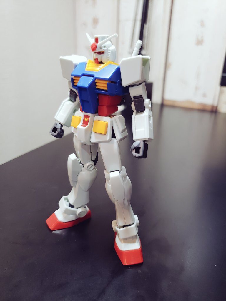 マスキングはほぼ必要なく、塗装練習に最適なキットでした。