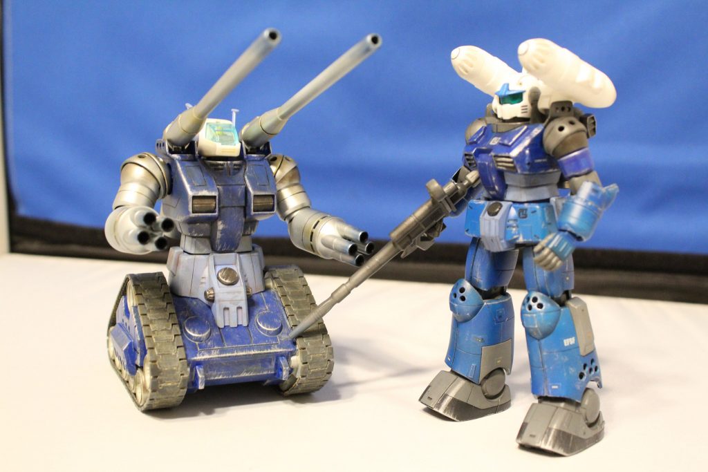 スカイブルー　は、ガンタンクと色味合わせられましたー濃い青は微妙に色が違う… 