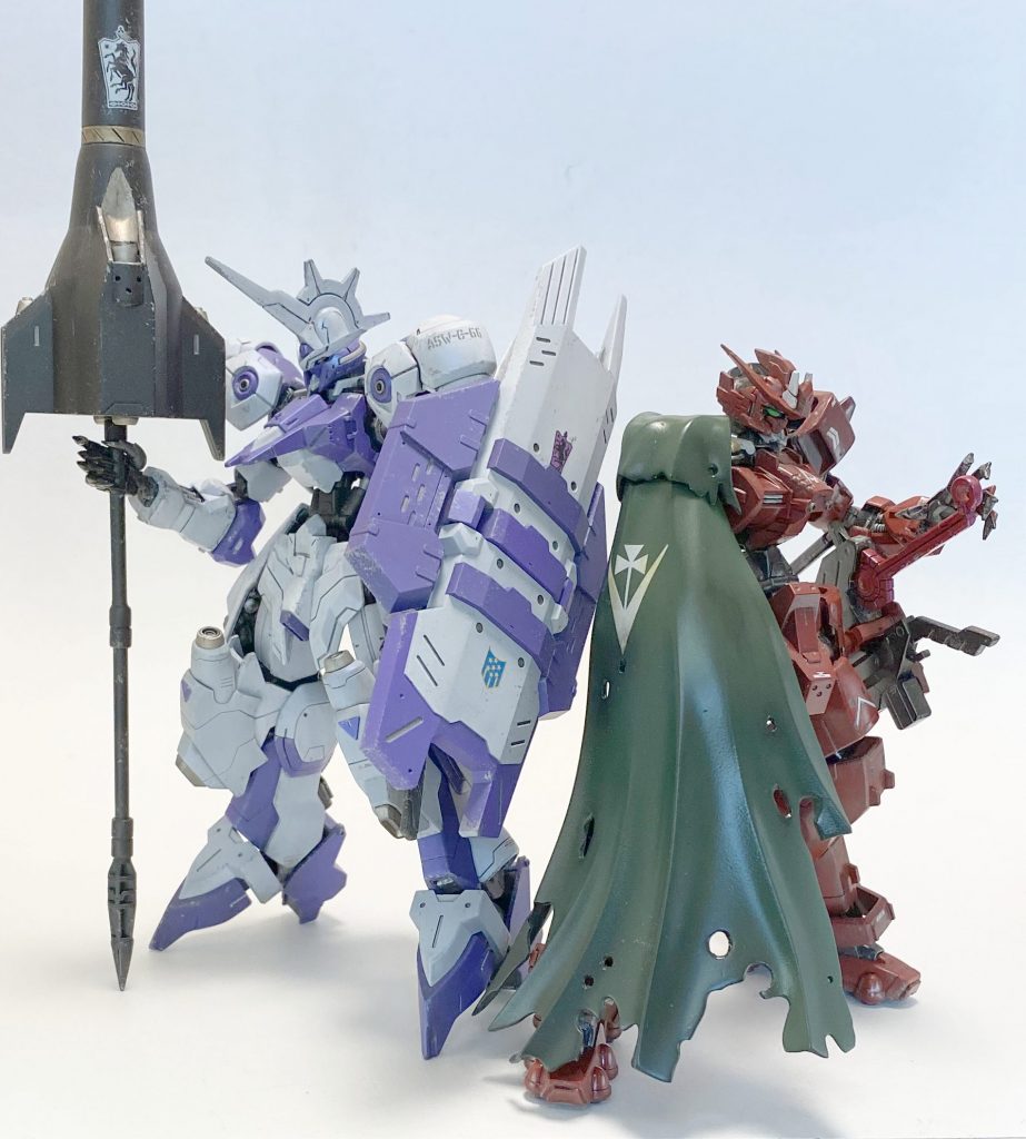 おまけ以前制作したキマリスとのツーショット。この二機は騎士風と武士風で要素が対になるように制作しています。