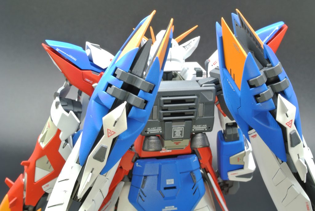 チョコチョコのディーテールとパネルライン追加でほんとカッコよくなりますねぇ今のガンプラは。