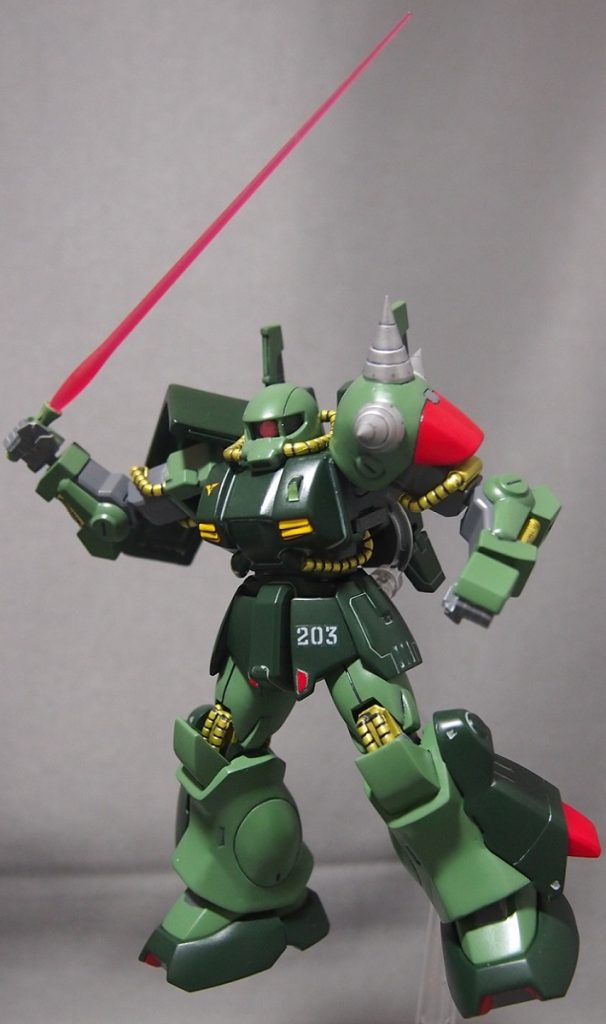 ビーム・サーベルのパーツが無かったので、色が似ているジム・ス