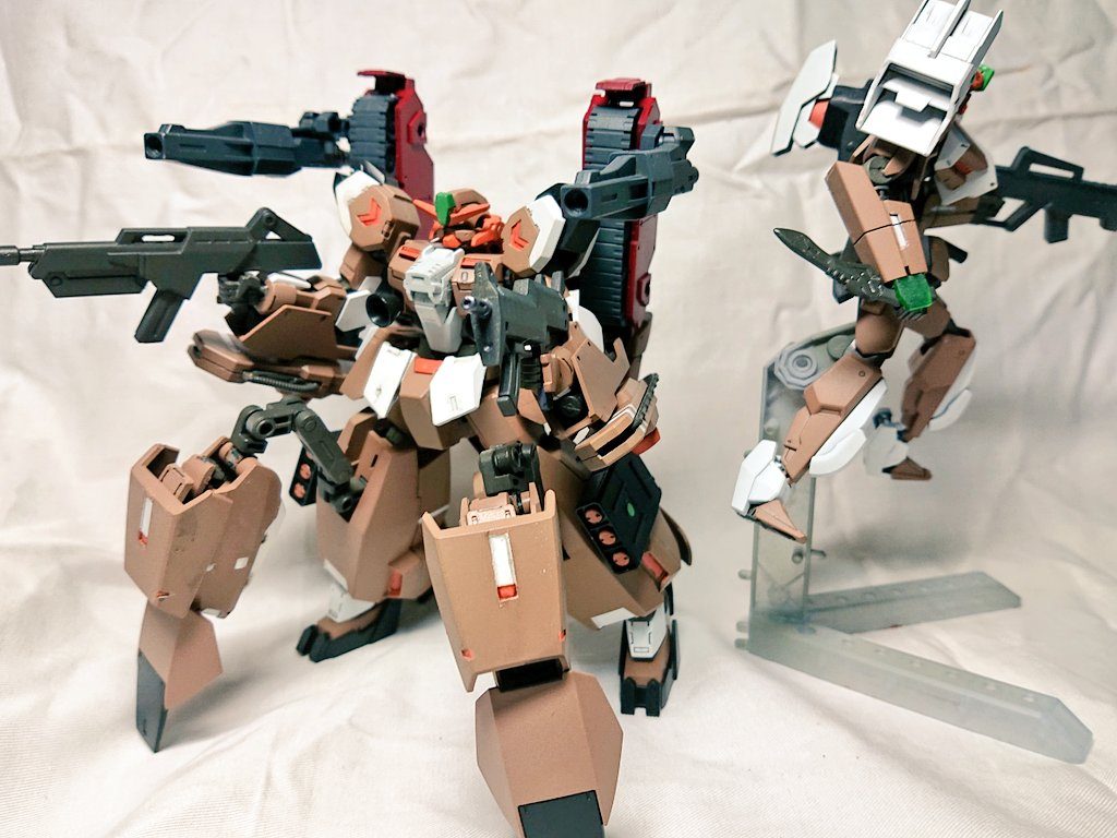 というわけで支援機？サポートユニット、ヴァレニエユニットくんでしたセラヴィー、セラフィムを別々に飾りたい、ならセラヴィーに取っつけるユニットとかあればカッコイイんじゃない？リベイク…パン…ジャム！みたいな思いつきで作ったのですが思いの外いい感じですね、これで飾ります