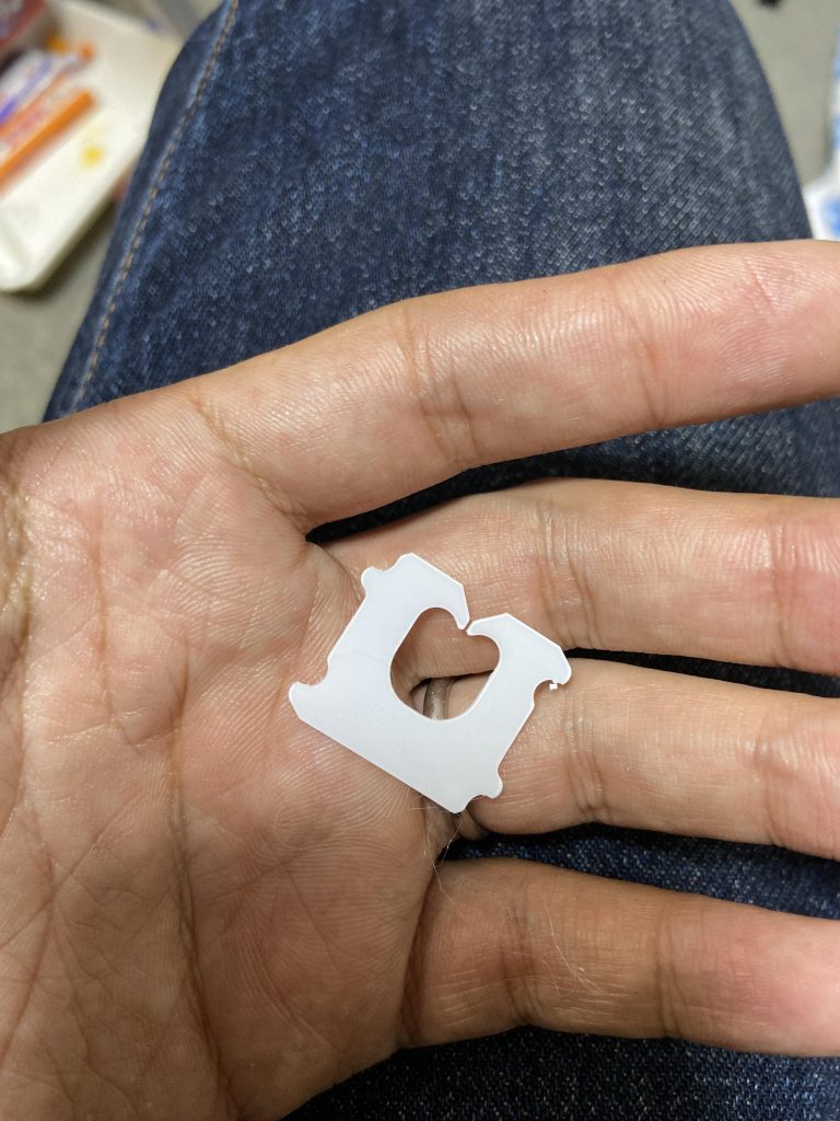 今回大活躍はこのパンの袋を止めるやつ!切り出しやすく、適度な厚みでちょっといじるだけで武者っぽいディテールに!肩に前立てに腰に大活躍でした。