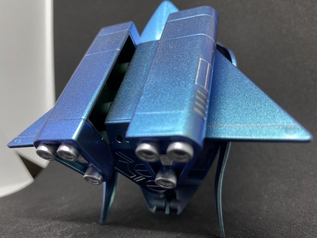 プリズム系の塗料は見る位置によって色味が変わって見えるのでその変化を眺めるのも楽しかったり…