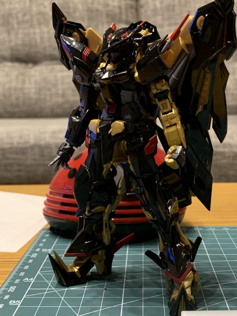 素組です、キットの装甲はグロスインジェクション加工が施されていますが今回は敢えて艶消し使用で制作してあります。