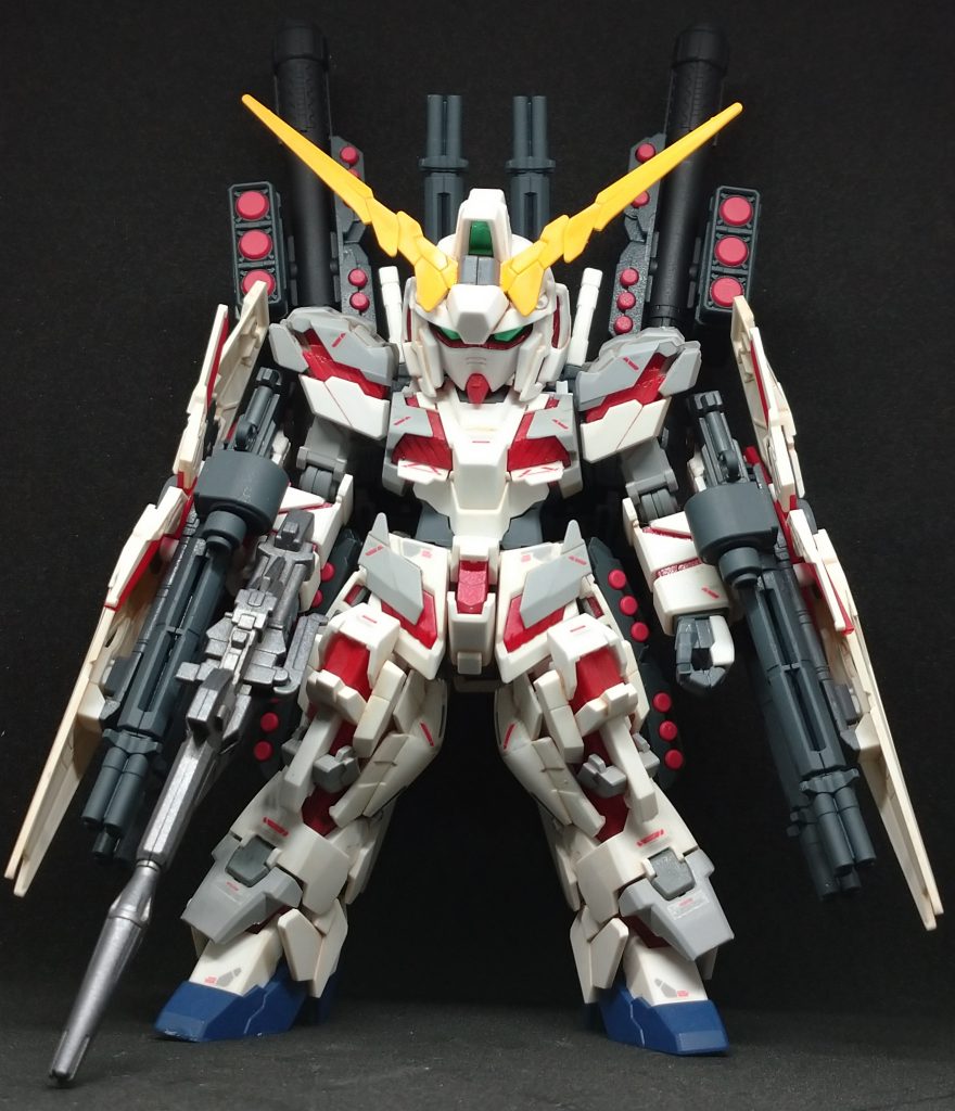 手足と胴体を短縮、頭部はEX-STANDARDから。装備類はHGのままでゴツい塊感を出してみました。 