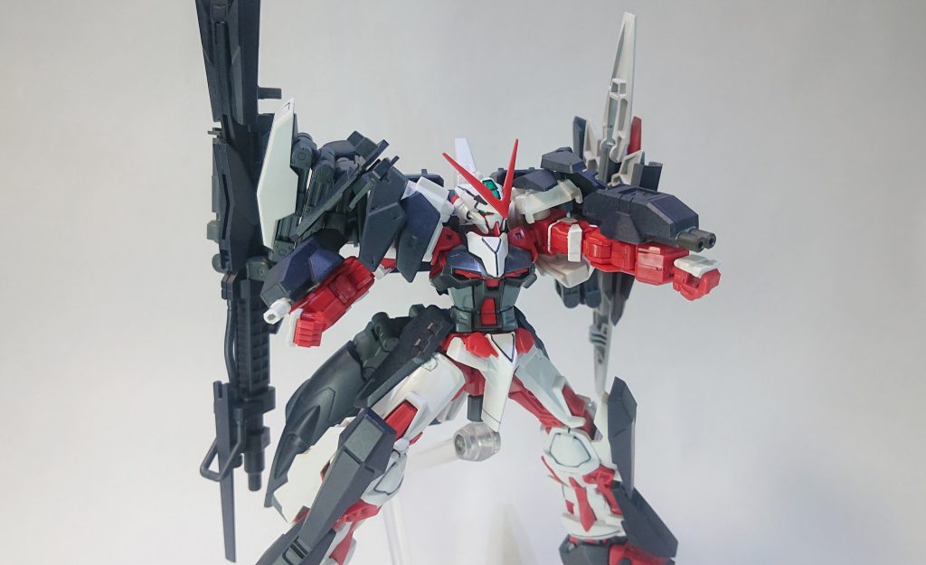 80mm二連装機関砲左腕に装備したサイドアームの機関砲です。エネルギー切れを考慮して実弾を発射する設定。通常装甲、かつ近距離であればMSの装甲をぶち抜いてくれる程度の威力はあります。Ez-SRのふくらはぎのパーツを基部に砲身を取り付けました。カンタン。