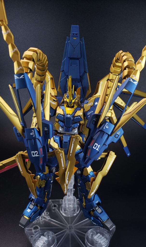 ユニコーンモードではアームド・アーマーDFはアームの伸縮で攻撃!