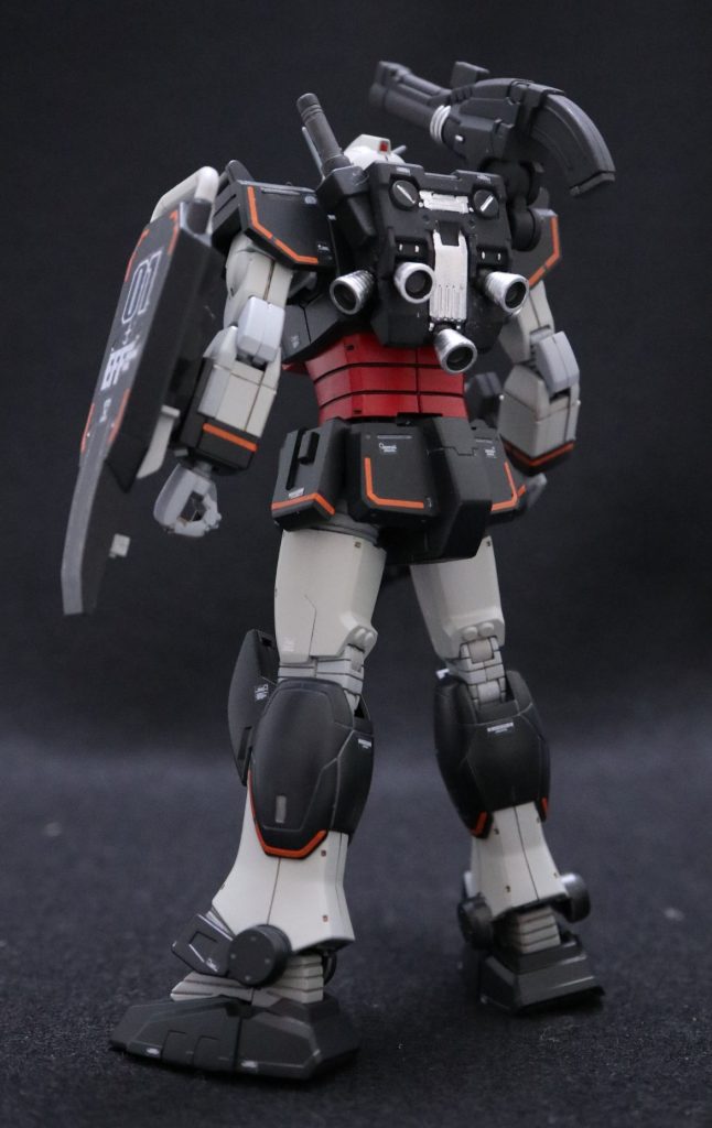 バックショット。バーニア部とバックパックの一部は4アーティストマーカーのシルバーで塗っています。下地に関係なく一発で銀メッキが作れます、凄いです。