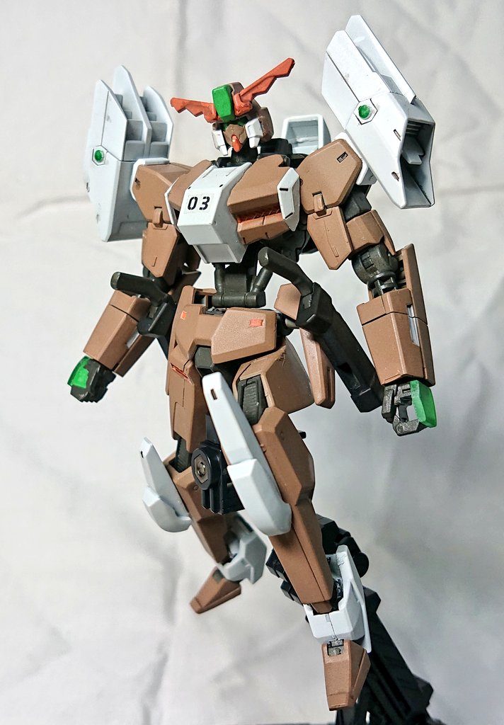 バックパックは分離、変形することでガンダムセラフィムリベイクとして稼働するエイハブリアクター、GNドライブ共に本機に搭載されるためセラヴィーは粒子供給源をうしなうが、セラヴィー本体に内蔵されてる粒子タンク残量が尽きるまでは稼働可能無論両機共にトランザム可能であるがセラフィムが分離している間にセラヴィーがトランザムすると活動可能時間が大幅に減少する