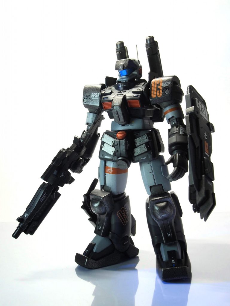 全身のショット。マッシブかつスタイリッシュを目指して制作しました。渋めの配色に差し色、という一番好きなパターンです。