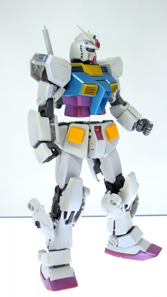 エッジ出しはしましたが合わせ目消しはしていません、それが原作再現になるので…いつものプラモデルを仕上げるのとは逆でプラモデルさを消すのではなくこれはプラモデルですよ!とアピールをしながらCGっぽさを出すと言う中々難解なプロジェクトでした。