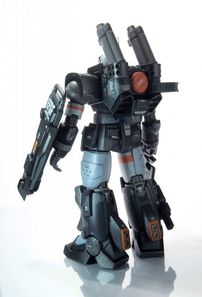 バックショット。ベース機のよくわからん方向に付いてるバーニアは全部埋めちゃいましたw 脹脛下部のバーニアはジムストライカーから拝借。