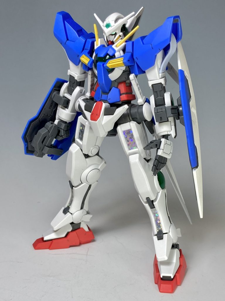 フロントビューです。今の目で見ても割といいプロポーションです。グレーの部分がかなり足りないので、ファレホで塗っています。