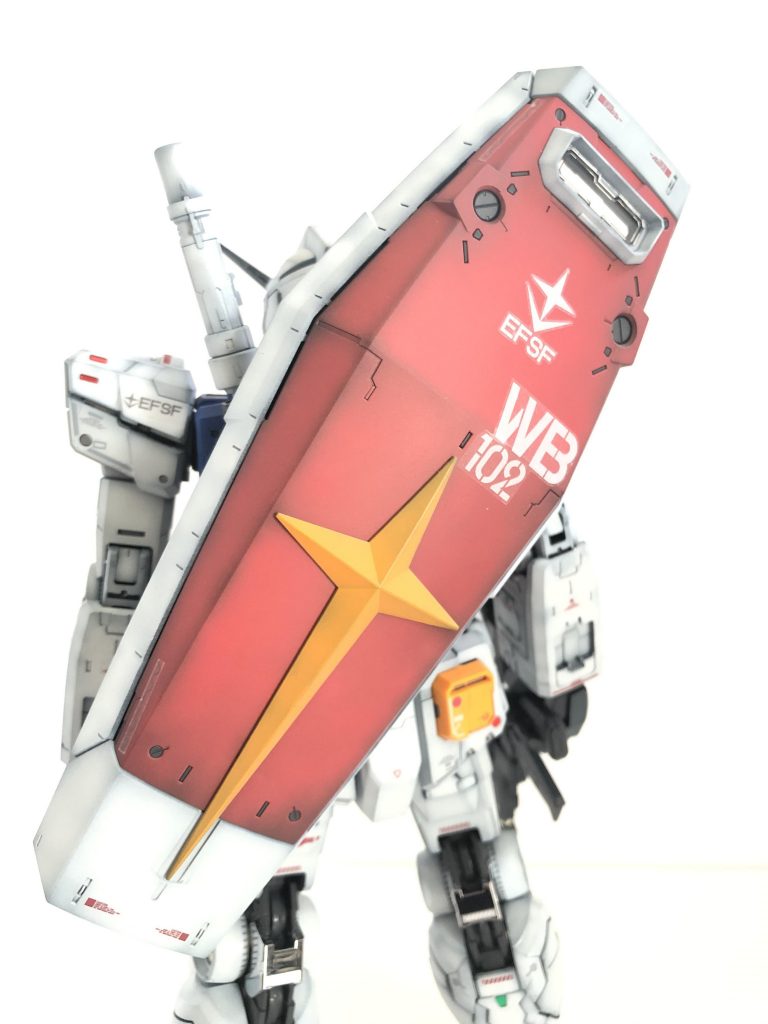 シールド。今回顎が長いのはなぜ?🤔
裏はグレーにしています。