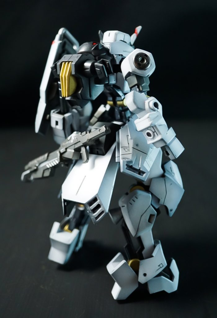 バックパックは以前作ったバルバトスイェーガーに合わせて爪っぽい装飾を入れました