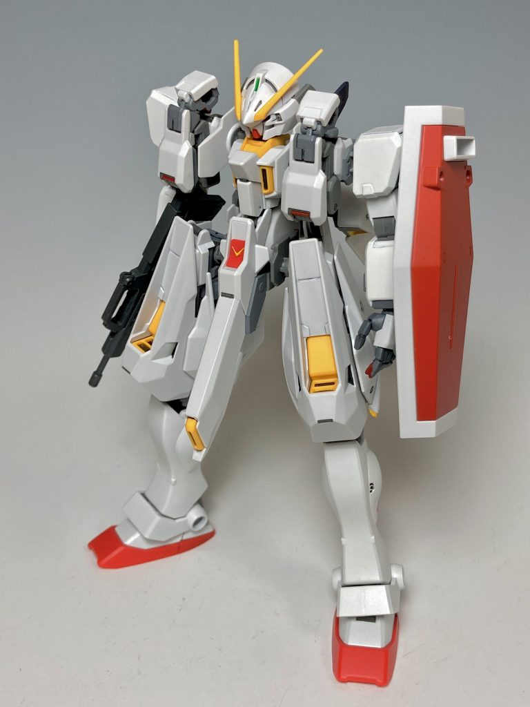 フロントビューです。なかなかの長身ですね。